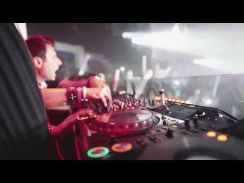 Daddy's Groove ft. Mindshake - Surrender (Complete DJ's Extended Hook 1st) [HD] sample