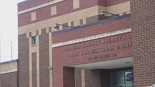 Morgan County jailer arrested on seven counts of extortion, claims he's being politically targeted