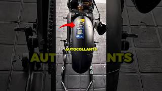 Pourquoi les cyclistes enlèvent-ils ces autocollants ?! 😱🏍️