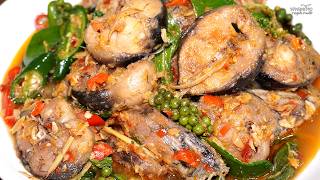 Spicy Stir-Fried Catfish: Secret tips for perfectly cleaning away the fishy odor, keeping the mea...