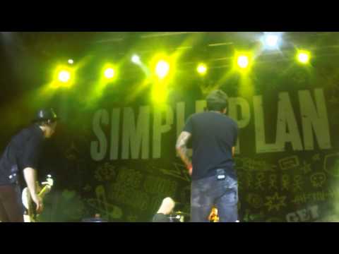 Simple Plan Moves Like Jagger / Dynamite / Sexy and I Know It  Colombia