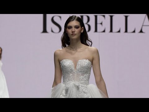 Maison Signore e Helena Runway | Milan Bridal Week | Sì Sposaitalia Collezioni | VRAI Magazine