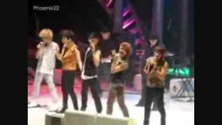 Download lagu SHINee 'Hello' performance - Korean indonesian friendship concert mp3