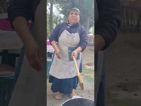 Paula Curiñanco y Rita Basilio #cocinando  8°Encuentro #gastronómico #ancestral Gualjaina #patagonia