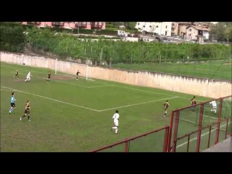 Maxwell Rodrigues (rechtsbuiten) Zeeburgia o15