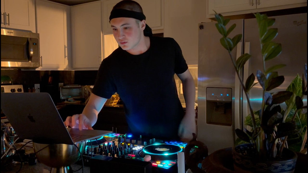 Promotional video thumbnail 1 for Underground Electronic DJ