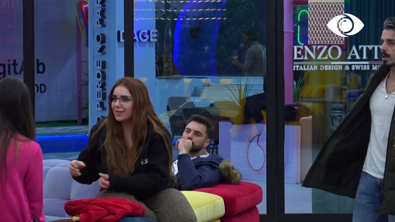 “Doni kaos, merrni kaos”/ Nuk ndalon debati mes banorëve