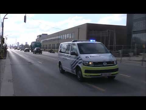 Verschillende politiewagens met spoed over de Noorderlaan in Antwerpen