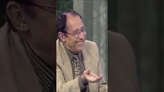 صورة { وَلَحْمِ طَيْرٍ مِمَّا يَشْتَهُونَ (21) وَحُورٌ عِينٌ } لماذا حورٌ مرفوعة؟