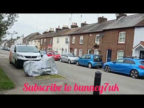 this is a walking video in slip end Luton UK