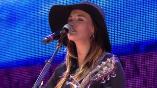 Kacey Musgraves - Merry Go &#39;Round (Live at Farm Aid 2013)