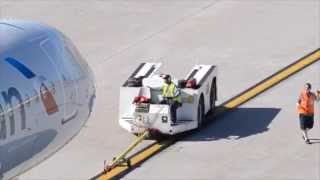 preview picture of video 'US Airways at Phoenix Sky Harbor'