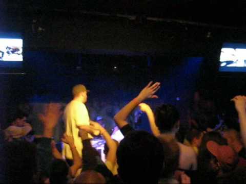 Molesta Ewenement - Kiedy Śpisz... | Zobacz Co Się Dzieje Na Podwórku