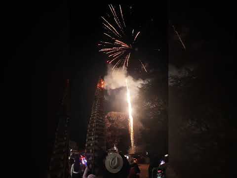 Fogueira acessa na grande festa de Desemboque distrito de Sacramento MG #sacramento #minasgerais
