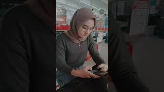 Download lagu REHAT SEJENAK SAMA PACAR DEPAN ALFAMART | HALU STORY #shorts  #storyhalu #storyig #storywa mp3