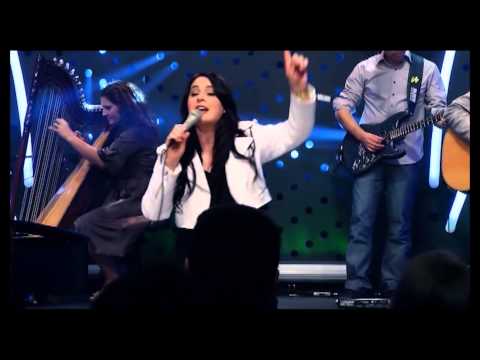 Eu tenho que orar - Fernanda Lara - DVD Magnífico Deus