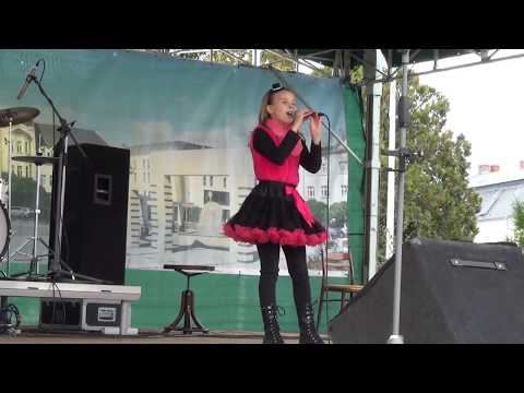 LENKA Berkešová 10r. -  ZUŠ jarmok Levice 2016