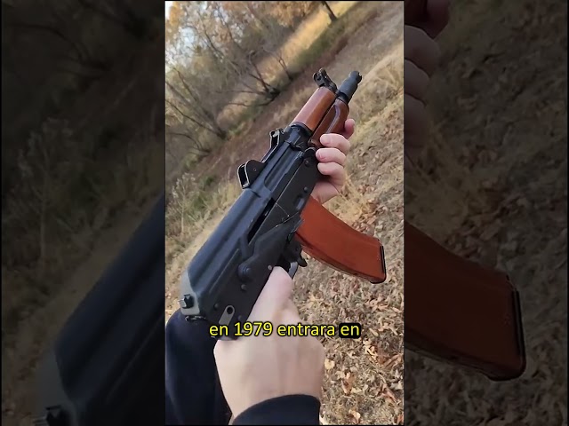 Vídeo relacionado con Rifle de Airsoft Kalashnikov AKS-74U - Modelo de Resorte - Armado Manual/Tiro único - Potencia 0,7 Julios