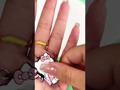 Брелок Hello Kitty с автоматом розовый аниме подарок стильный аксессуар - фото 1 - id-p2510314497
