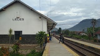 preview picture of video 'Menunggu Kereta Api Pasundan Di Stasiun Leles'