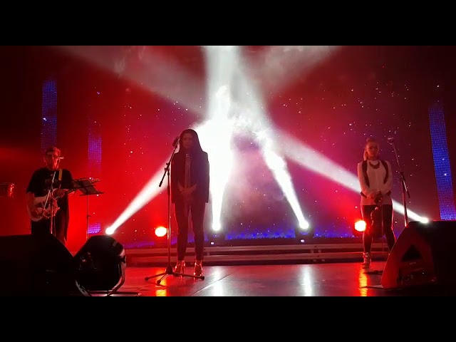 Илсөя Бәдретдинова концертыннан өзек (Илфак Шиһапов җырлый)