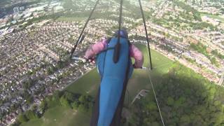 preview picture of video 'heath park cardiff hang glider landing'
