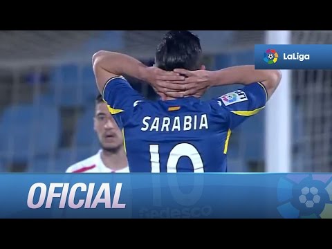Remate de Sarabia desde la frontal que sale alto