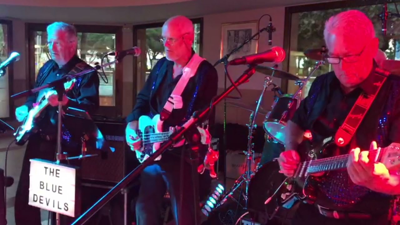 CARLA 75 JAAR ....Gefeliciteerd met je verjaardag namens The Blue Devils.