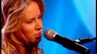 Lucie Silvas - The Game Is Won (Live @ TOTP UK)
