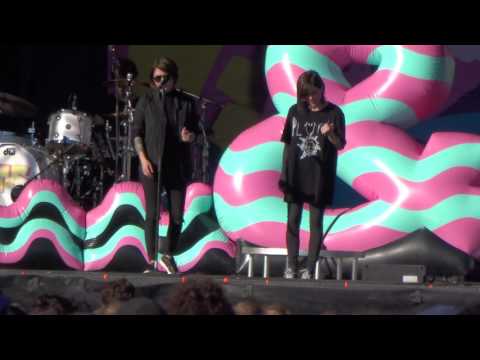 Tegan and Sara - Nineteen (Bluesfest 2017)
