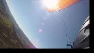 preview picture of video 'Paragliding - Brecon Beacons - 22 May 2010'