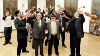 Taraf de Haidouks - Pelin bau, pelin maninc - Absinth I Drink You, Absinth I Eat You