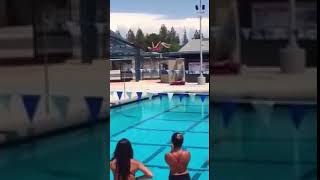 videos de risa saltar al agua agotada