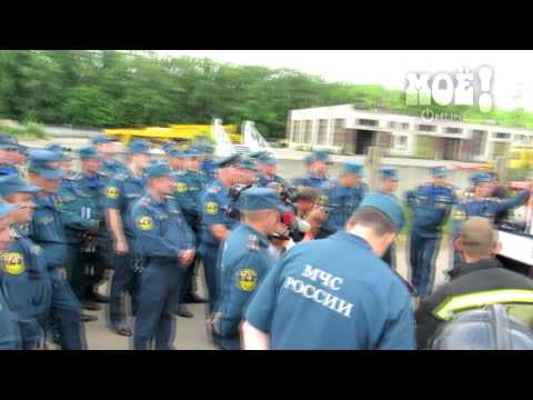 В воронежском аэропорту спасатели отработали эвакуацию пассажиров из охваченного...