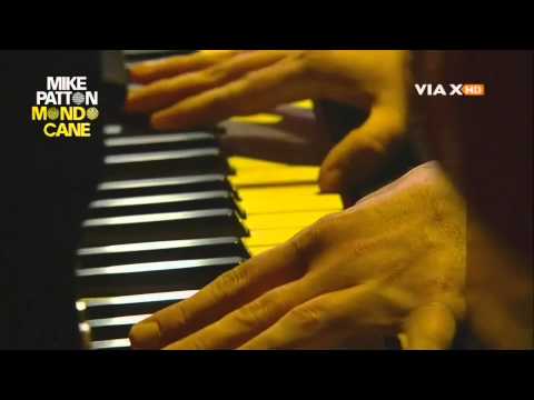 Mike Patton (Mondo Cane) Que He Sacado Con Quererte @ Teatro Caupolicán 21/09/11 HD