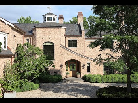 112 Woodland Road, Brookline, MA | Exclusively listed by Beth Dickerson