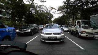 preview picture of video 'Dangerous driving - cutting from Lane 3 (non-turning lane) of Bukit Timah Rd to Jalan Anak Bukit'