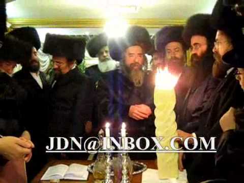 Rachmastrivka Rebbe making havdalah in London Teves 5770
