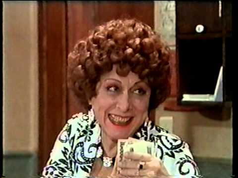 13ª Chamada de "Deus nos Acuda" no Vale a pena ver de novo - DONA ARMÊNIA