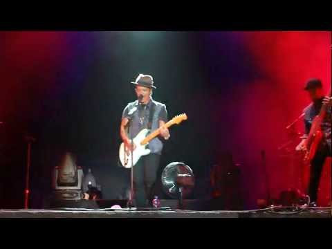 Bruno Mars - Roxanne / Dirty Diana (Mash-Up) [Live @ Summer Soul Festival - Floripa] # 9 and 10