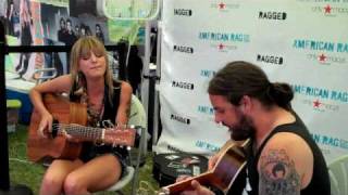 Automatic Loveletter&#39;s Juliet Simms Plays &#39;To Die For&#39; Acoustic