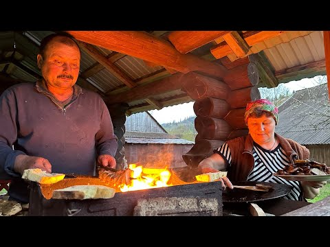 Spring Evening in the Carpathians: Firelight, Grandma’s Food & Grandpa’s Woodwork ⛰️🔥🍽️🪵