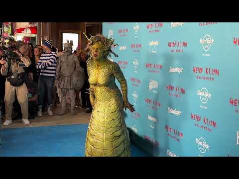 The Queen of Halloween Heidi Klum has arrived!￼