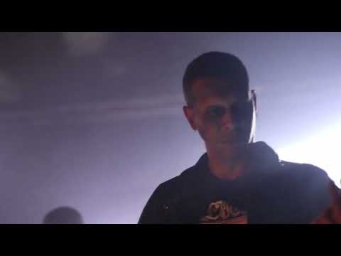 REGARDE LES HOMMES TOMBER  @ Salle Emeraude - BRESSUIRE