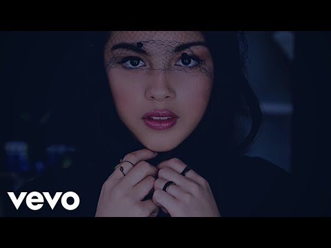 Olivia Rodrigo - traitor (Music Video)