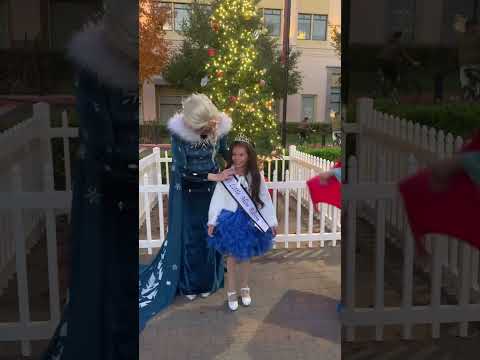 Christmas Tree Lighting at The Palladio! Anna & Elsa with Little Miss Folsom..