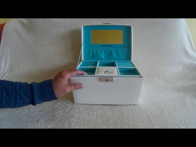 Vídeo relacionado con SONGMICS Colección GISELLA - Caja de Joyas, Caja Joyero de 3 Niveles, Estuche de Joyería, con 2 Cajones, Gran Capacidad, Estilo Moderno, regalo dia de la madre, Blanco Nube y Dorado JBC239WT