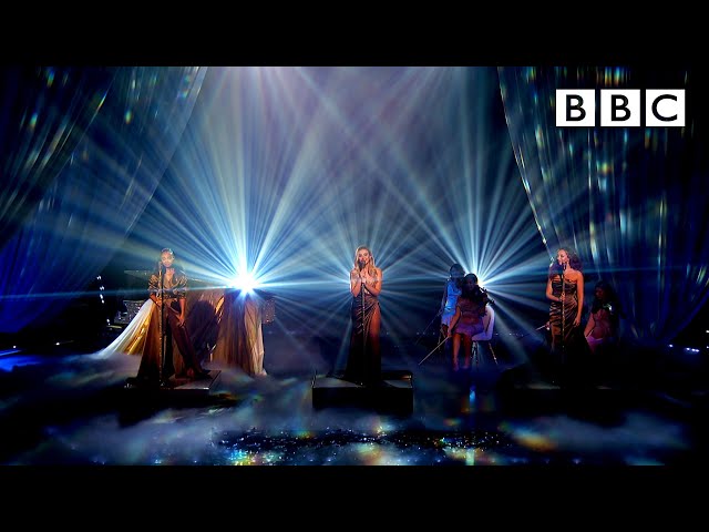 Unreal Little Mix performance! 😲 'Secret Love Song' @Little Mix The Search - BBC