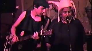 Moldy Peaches - These Burgers - LIVE in NY - 1999