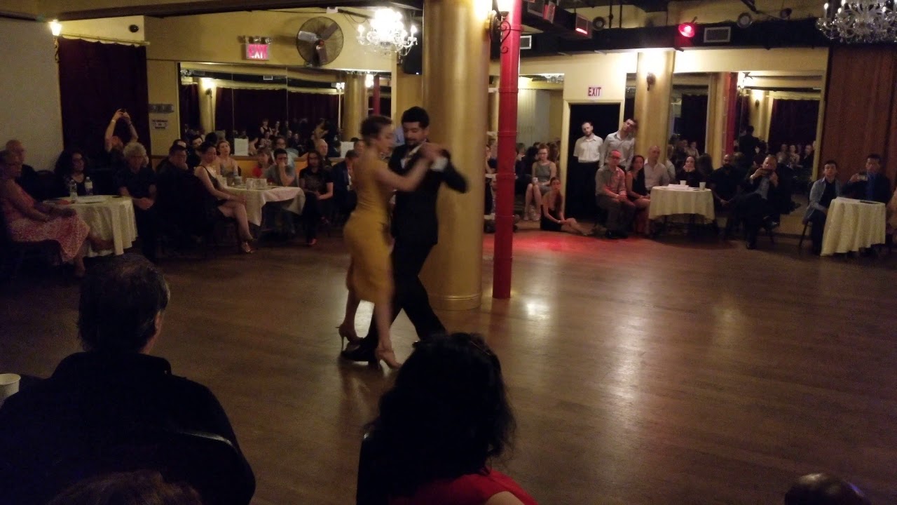 Argentine tango: Cristian Correa and Leah Barsky - La Bruja